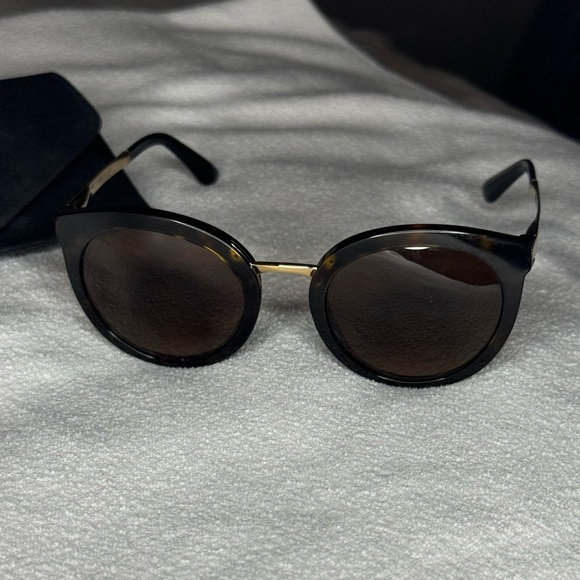 Used Dolce & Gabbana Brown Tortoise Shell Sunglasses with Gold Frame - Picture 4 of 4